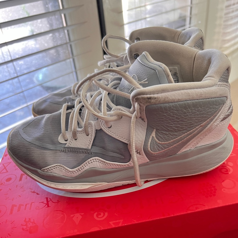 Nike Kyrie Infinity size 7.5 (9 Women) wolf grey color